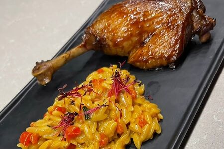 Окорок конфи в азиатской глазури