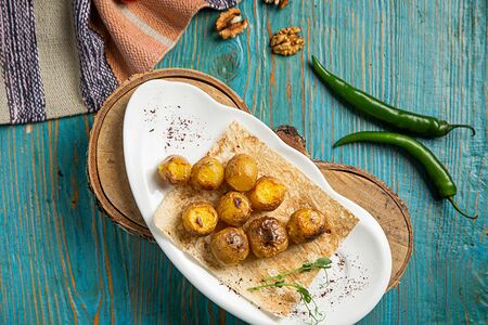 Молодая картошка на шампуре