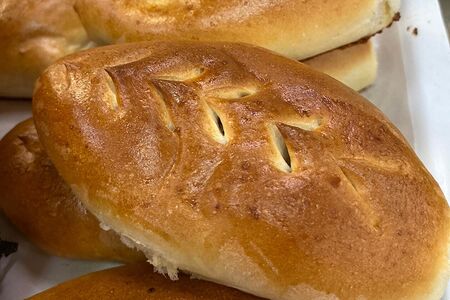 Пирожок с капустой и грибами