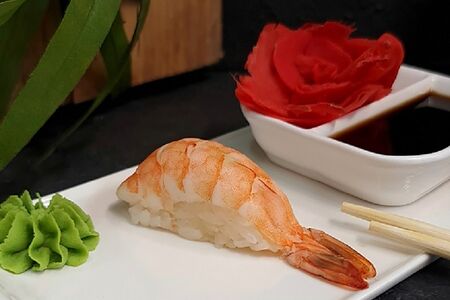 Суши с тигровой креветкой