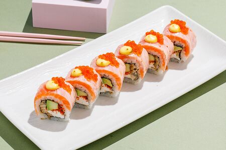 Ролл Сливочный с лососем и красной икрой