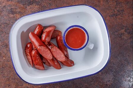 Охотничьи колбаски с томатным соусом