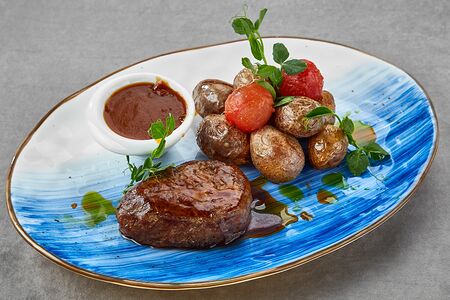 Филе-миньон с перечным соусом