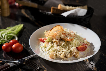 Салат Цезарь с курицей