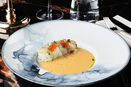 Голубец с лангустинами и копченым гребешком