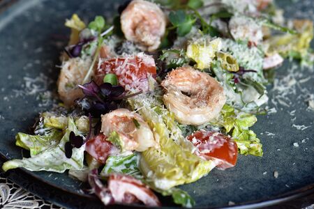 Салат Цезарино с креветками