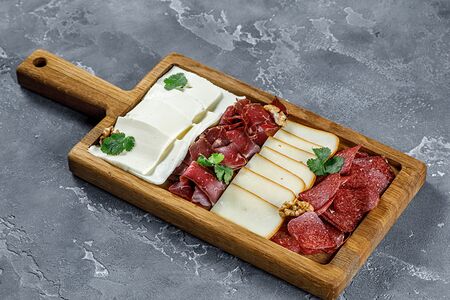 Кавказские сыры и вяленья