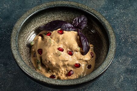 Сациви из фермерской курицы с зёрнами граната