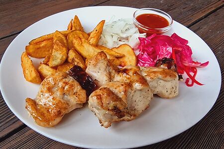 Шашлык из курицы с беконом гриль