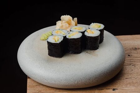 Маки с авокадо