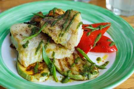 Треска с овощами гриль