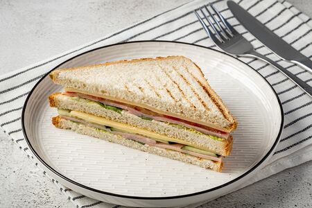 Сэндвич с ветчиной и сыром