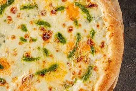 Пицца Четыре сыра с песто