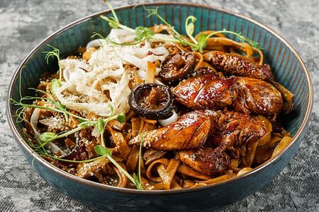 Рисовая лапша с цыпленком