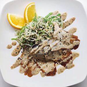 Салат с угрём и фунчозой