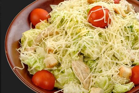 Салат Цезарь с курицей