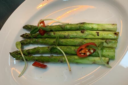 Спаржа на гриле