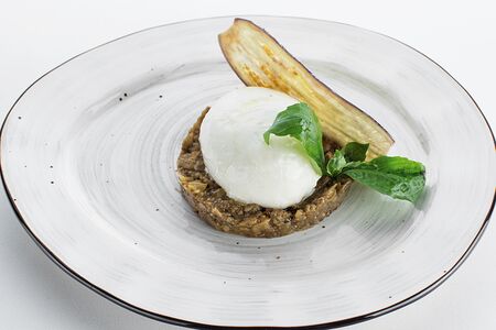 Буррата с баклажанной икрой