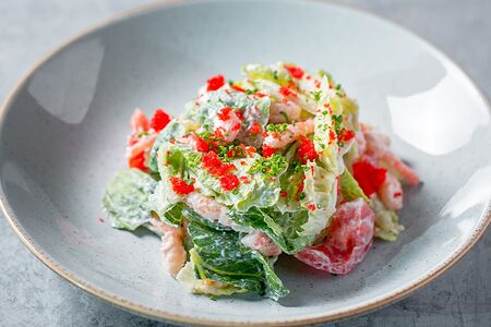 Салат с магаданской креветкой в кокосовом соусе