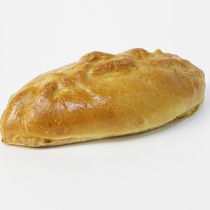 Пирожок с мясом и капустой