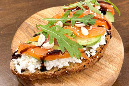Тост с лососем