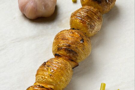 Картофель с салом на мангале