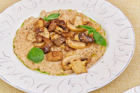 Ризотто с белыми грибам