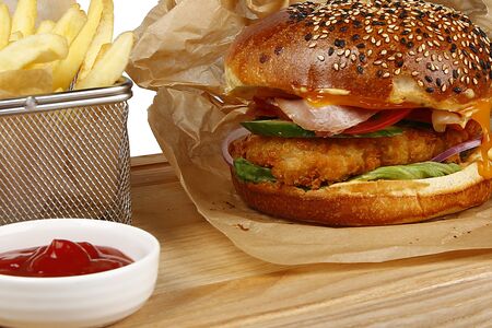 Комбо Бургер куриный и фри