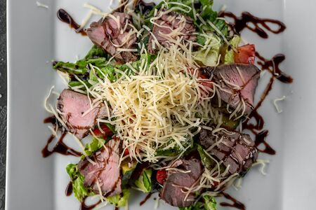 Салат с ростбифом