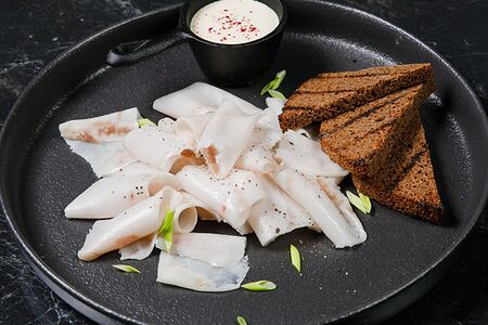 Нарезка соленого сала