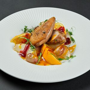 Утиная грудка с карамелизированными фруктами