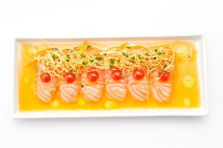 Сашими Лосось с соусом лемонграсс