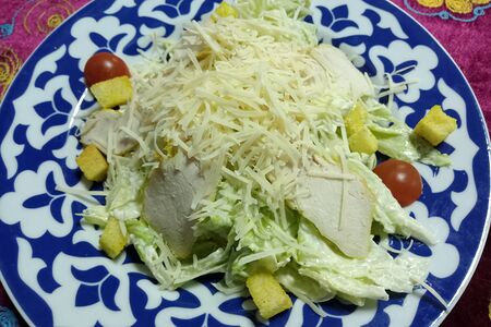 Салат Цезарь с курицей