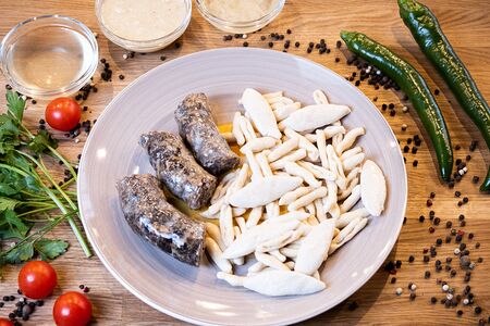 Жижиг-галнаш с сушеной колбасой говяжьей