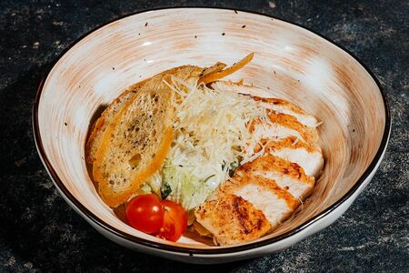 Цезарь с курицей