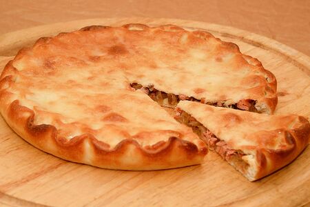 Пирог с лососем и капустой