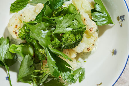 Соцветия брокколи и цветной капусты