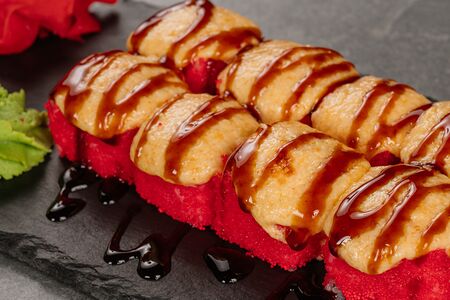 Запеченный ролл Филадельфия яки