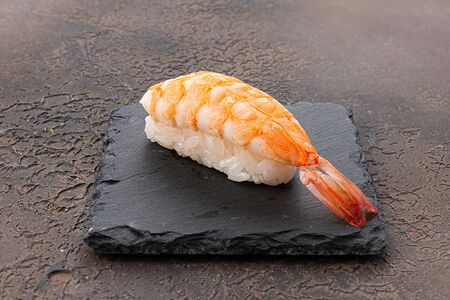 Суши креветка