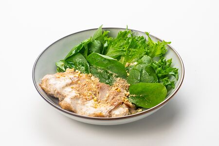 Теплый салат с куриным бедром