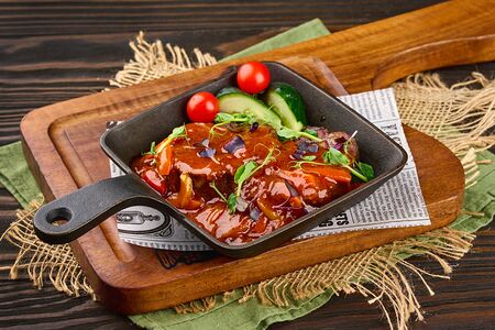 Мясо кабана с соусом анкл бэнс