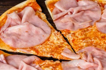 Пицца с ветчиной
