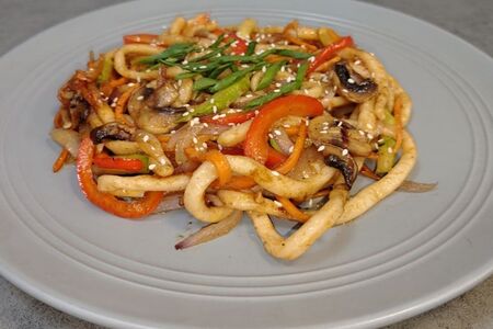 Удон с овощами по-корейски