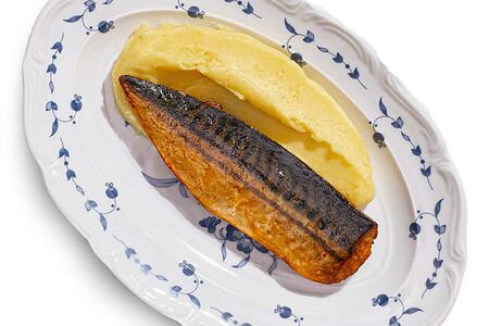 Копченая скумбрия с пюре