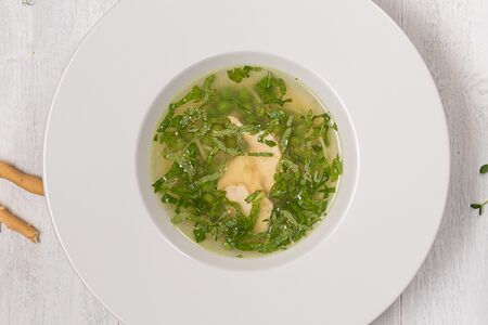 Итальянский суп с вермишелью и зеленым горошком