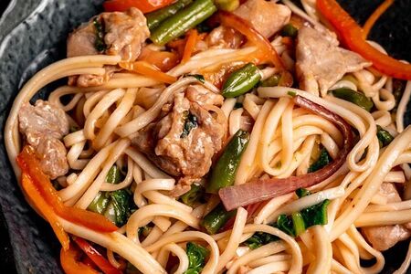 Удон со свининой чили