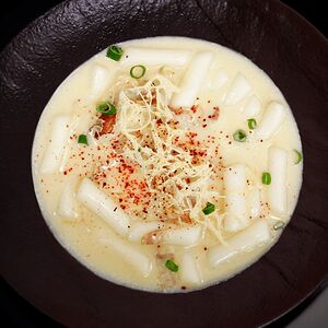 Токпокки с сыром и беконом