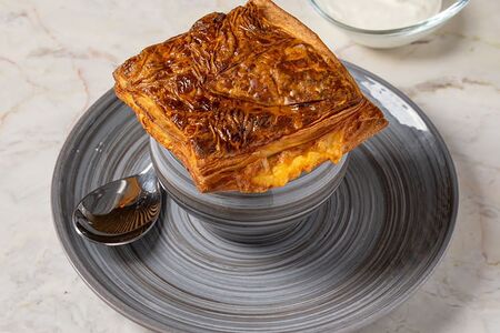 Грибной суп с сырной лепешкой