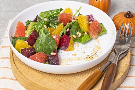 Салат со свеклой и цитрусами