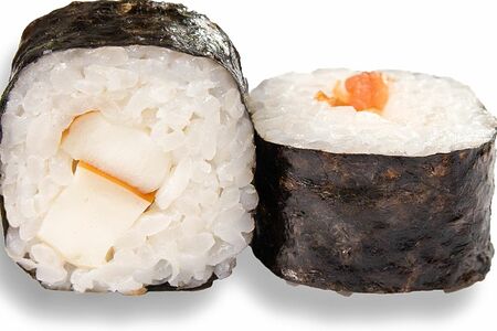 Маки с копченым кальмаром